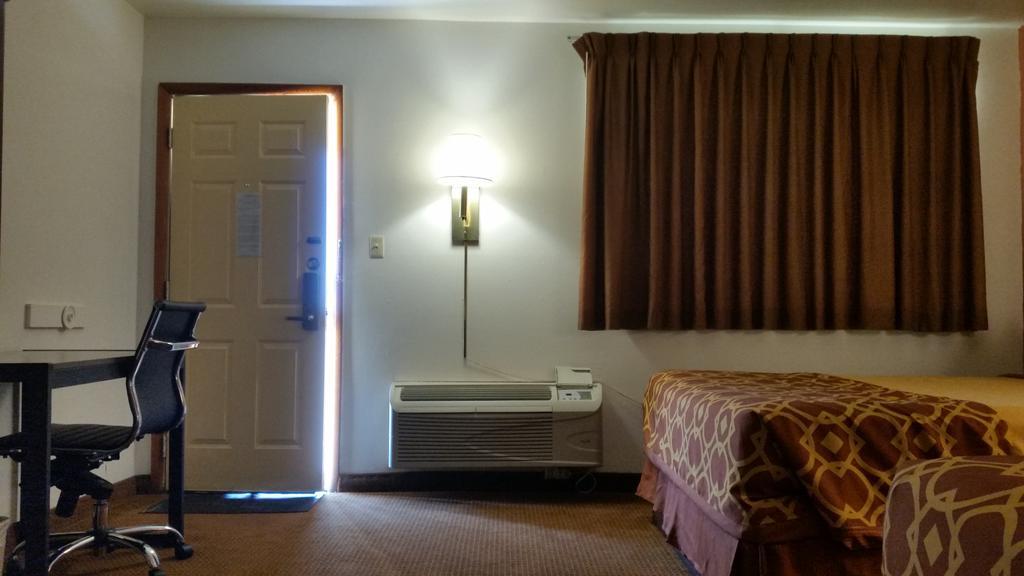 American Inn Of Либерал Экстерьер фото