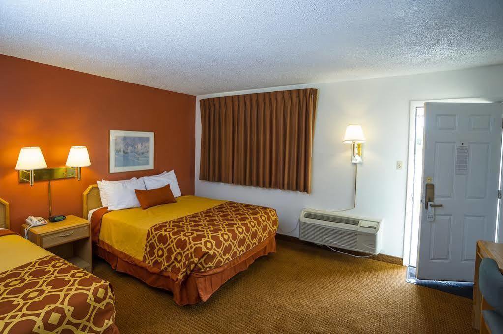 American Inn Of Либерал Экстерьер фото